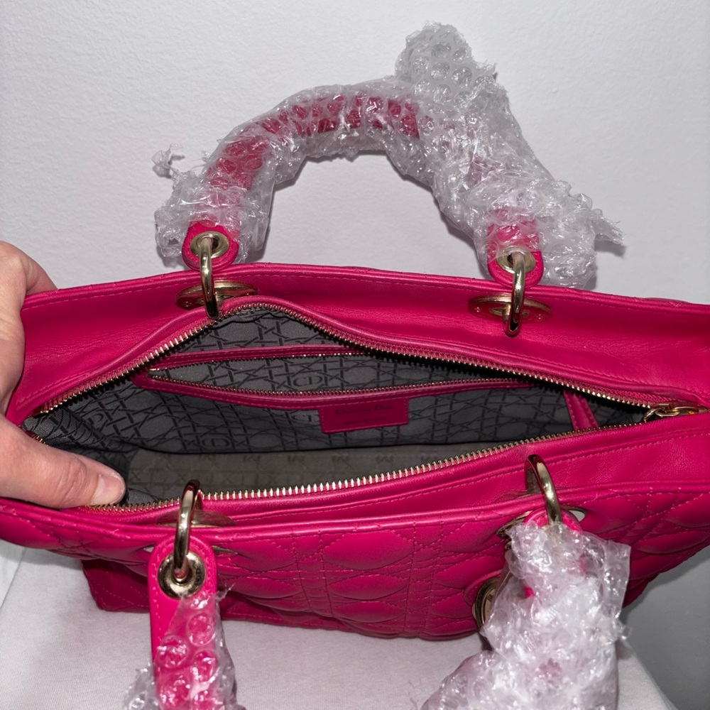 Barbie pink lady Christian Dior large cannage lambskin bag with feet on bottom - Picture 5 of 6